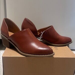 Universal Thread Chestnut Ankle Booties